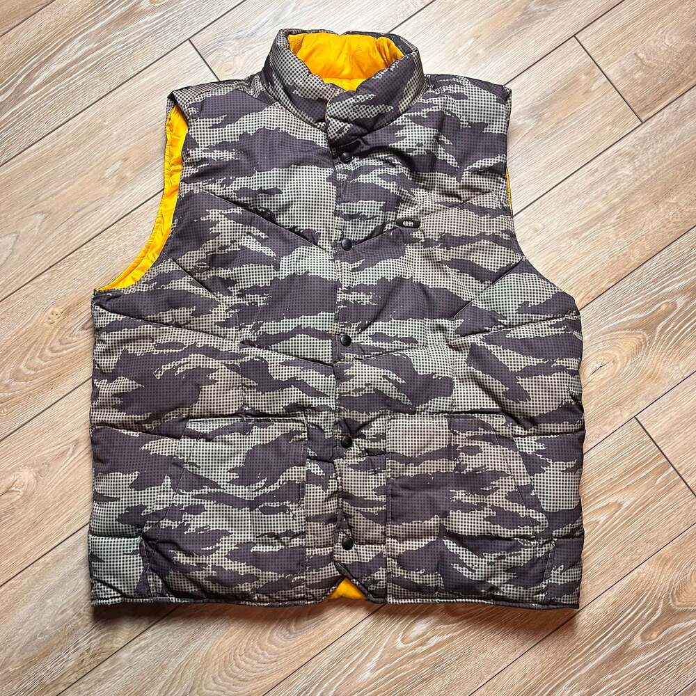 Oakley Reversible Puffer Vest Tiger Stripe Camo to Yellow Y2K Vintage